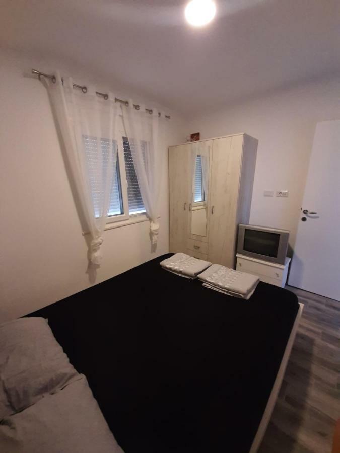 Apartments Marina Утьеха Экстерьер фото