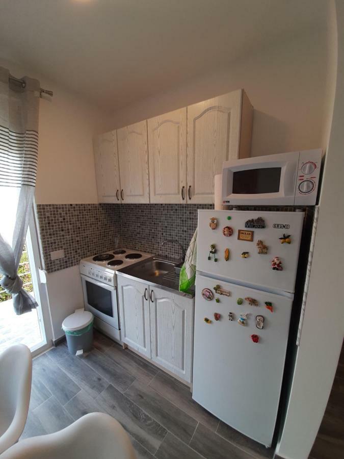Apartments Marina Утьеха Экстерьер фото